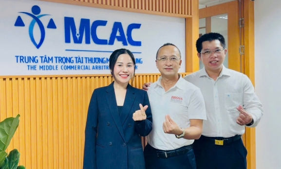 PRESIDENT OF THE MIDDLE COMMERCIAL ARBITRATION CENTER (MCAC) HOLDS A WORKING SESSION WITH THE HEADS OF THE REPRESENTATIVE OFFICES IN HANOI AND HO CHI MINH CITY